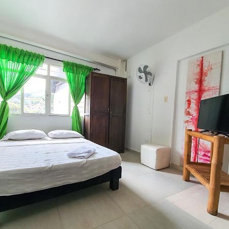 Hostal La Mercedes Street Cali Ngoại thất bức ảnh
