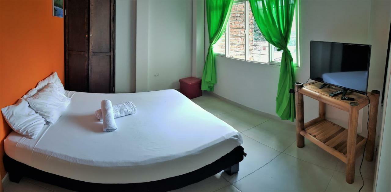 Hostal La Mercedes Street Cali Ngoại thất bức ảnh